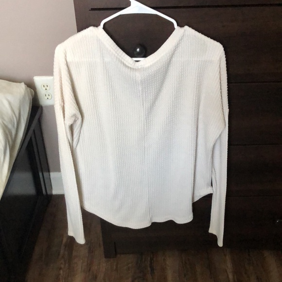 🪷 5/$10 🪷 Wild and Fable sweatshirt in great condition - Picture 2 of 3